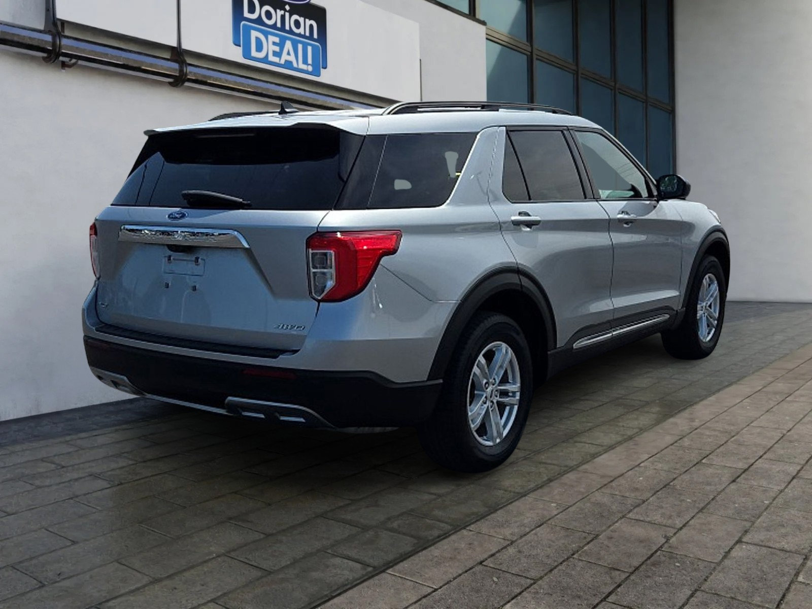 Certified 2023 Ford Explorer XLT w/ Equipment Group 202A AWD/4WD image 3