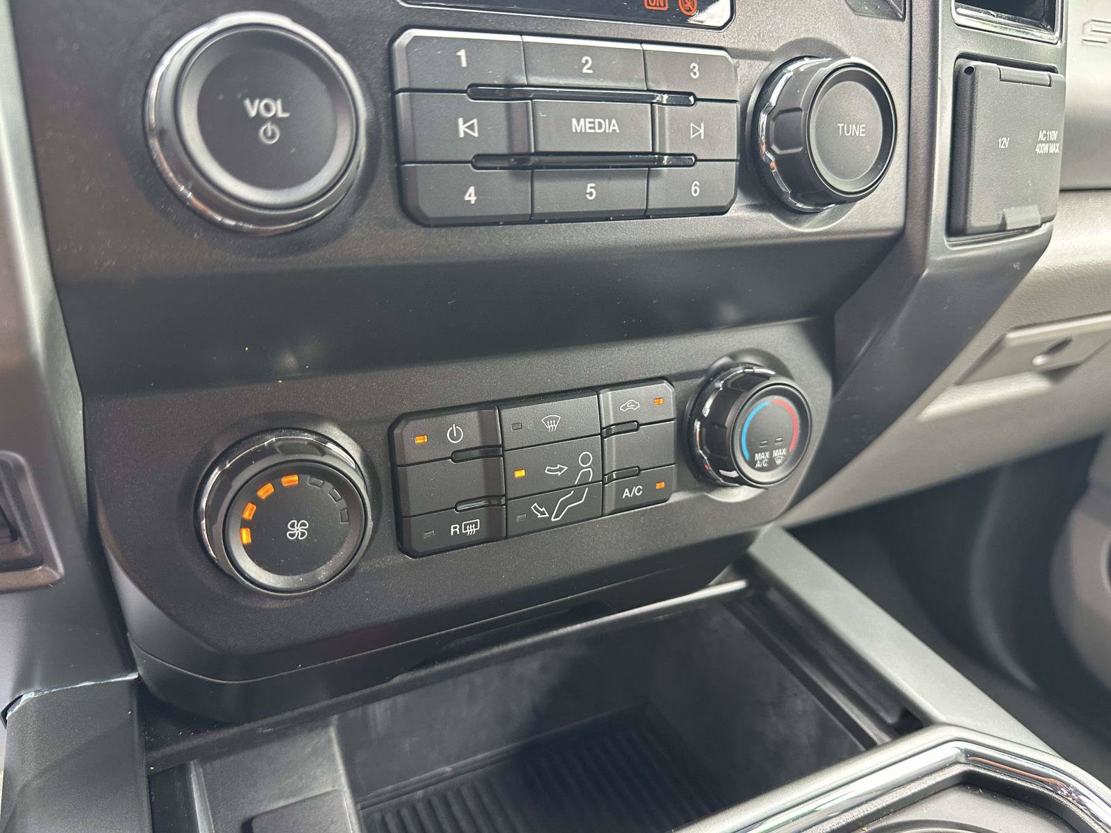 Certified 2022 Ford F250 XLT w/ Black Appearance Package AWD/4WD image 23