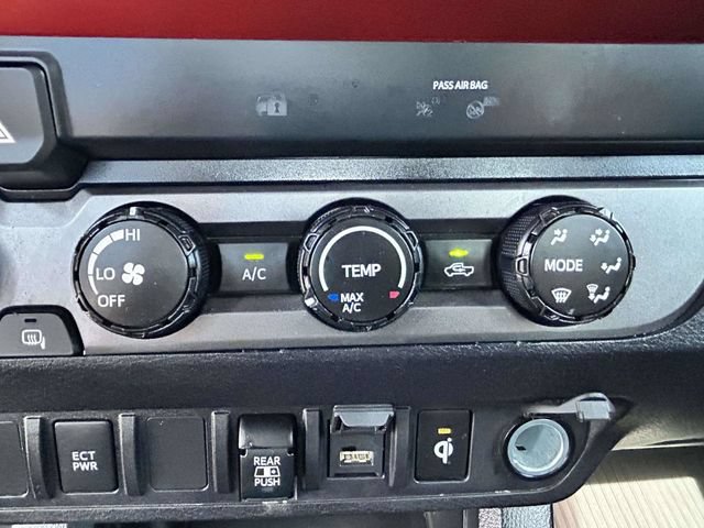 Used 2020 Toyota Tacoma TRD Off-Road AWD/4WD image 31