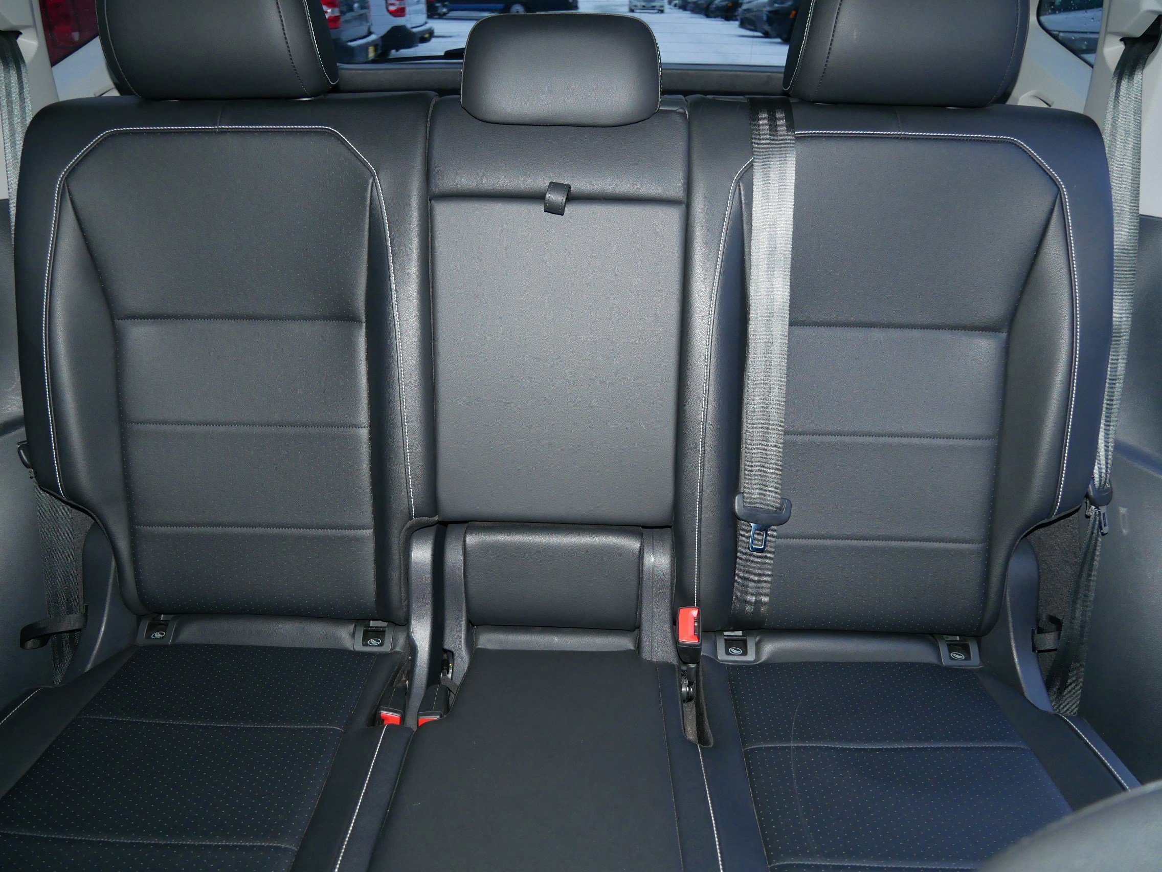 Used 2021 Volkswagen Tiguan SE w/ Panoramic Sunroof Package image 13