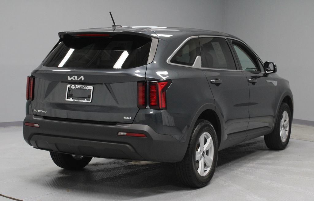 Used 2023 Kia Sorento LX AWD/4WD image 10