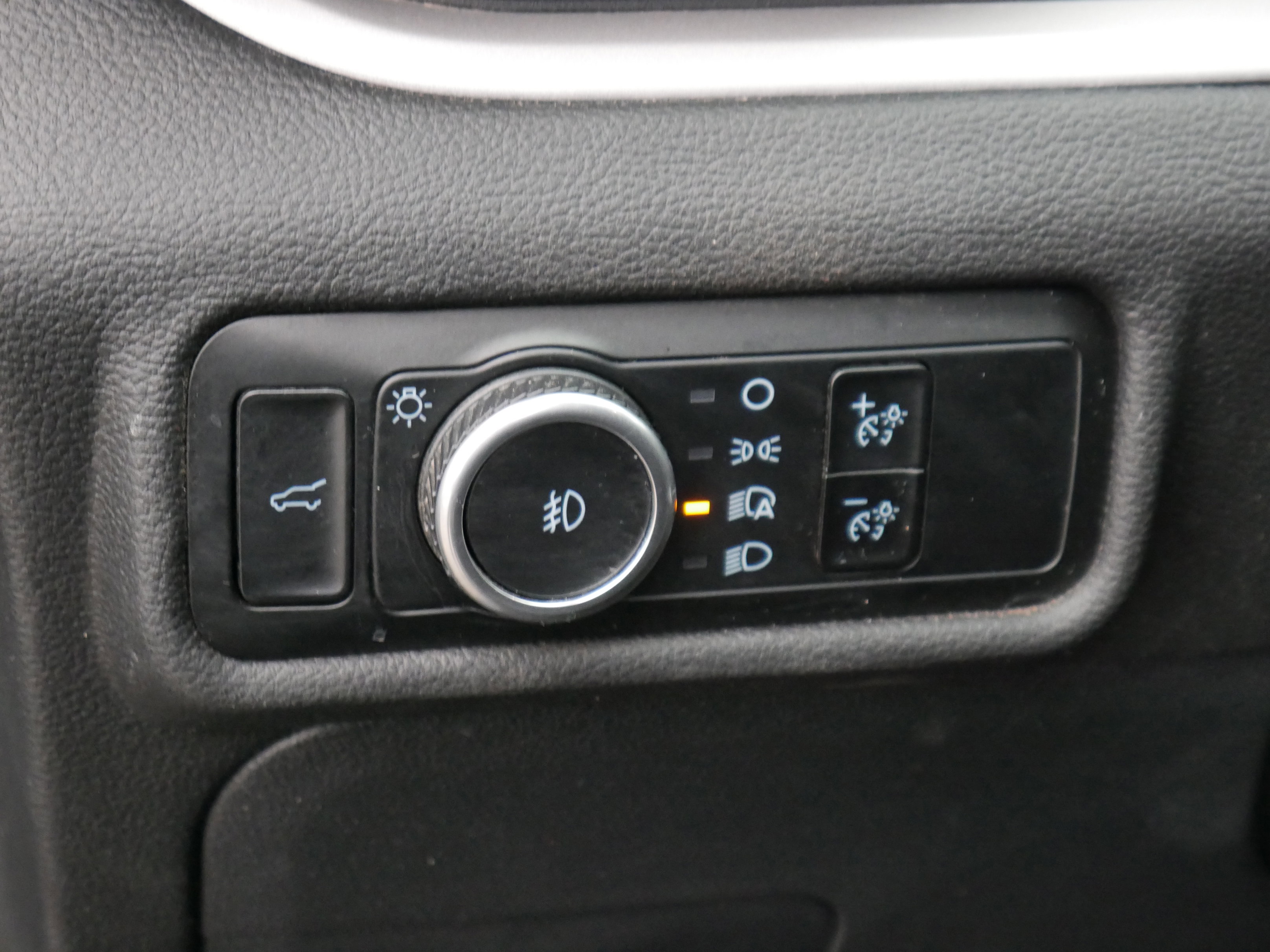 Certified 2024 Ford Explorer XLT w/ Equipment Group 202A image 11