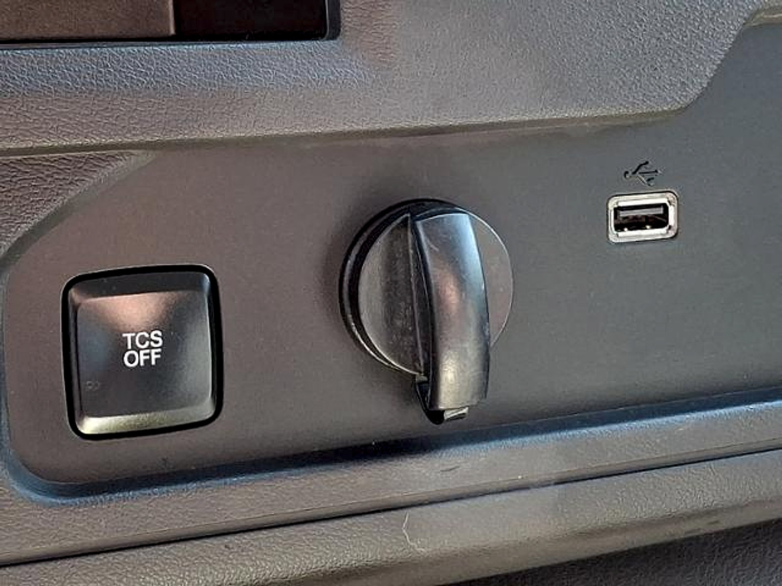 Certified 2022 Ford E-350 and Econoline 350 Super Duty w/ Power Windows & Locks Group RWD image 25