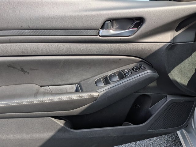 Used 2024 Nissan Altima 2.5 SV FWD image 11