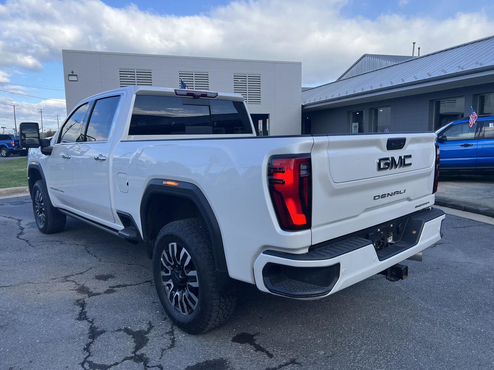 Used 2025 GMC Sierra 2500 Denali Ultimate AWD/4WD image 3