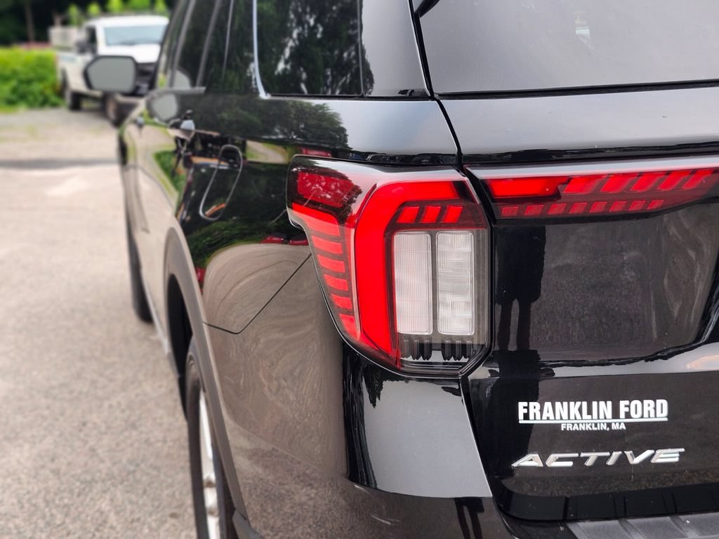 Certified 2025 Ford Explorer Active AWD/4WD image 9