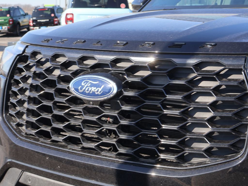 Certified 2025 Ford Explorer ST-Line w/ ST-Line Street Pack image 16