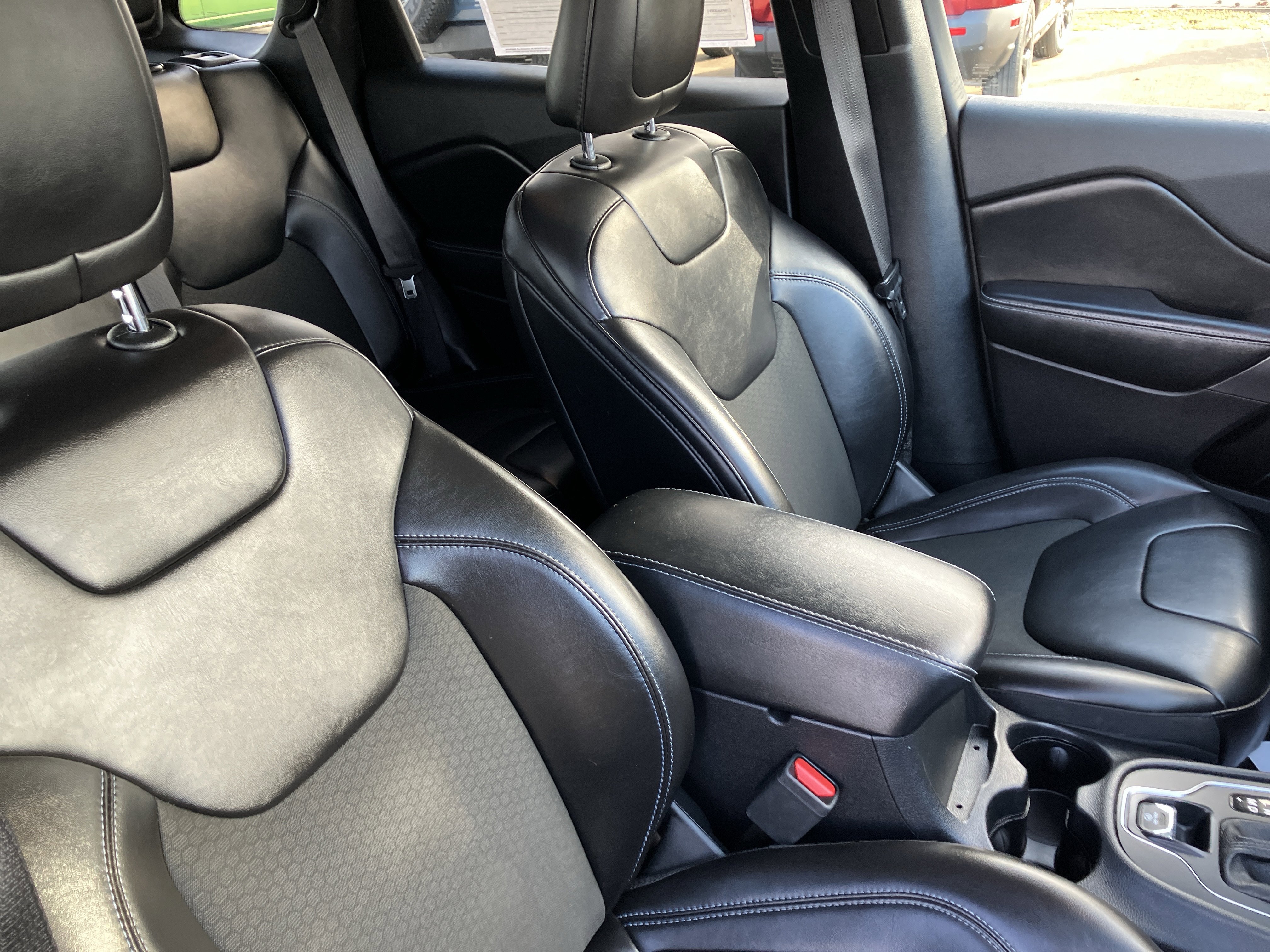 Used 2020 Jeep Cherokee Latitude Plus image 18