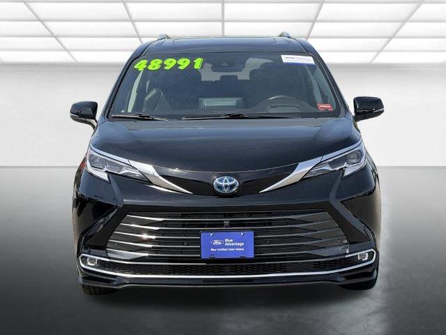 Used 2023 Toyota Sienna Platinum AWD/4WD image 2