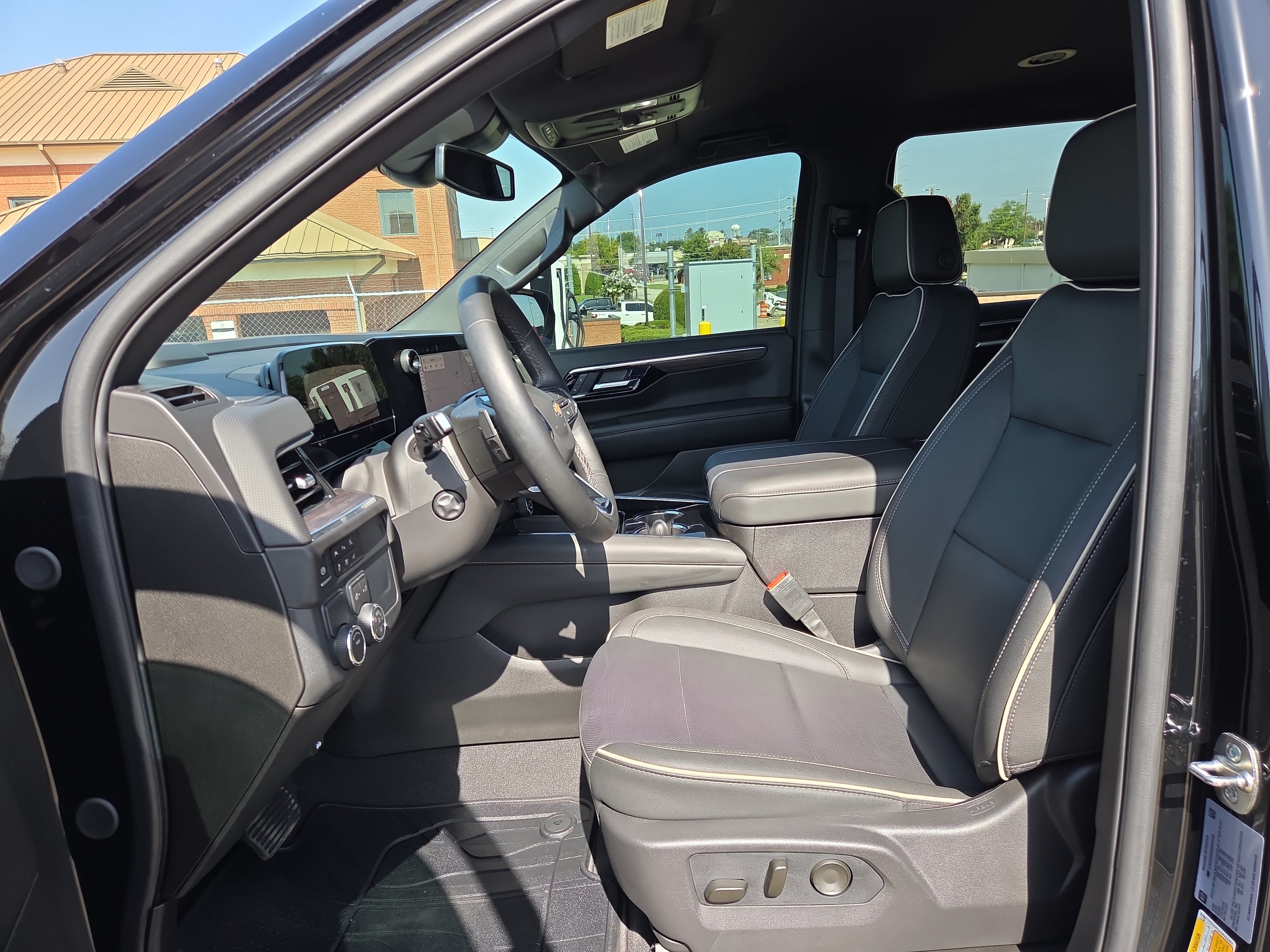 Used 2025 Chevrolet Tahoe Premier RWD image 10