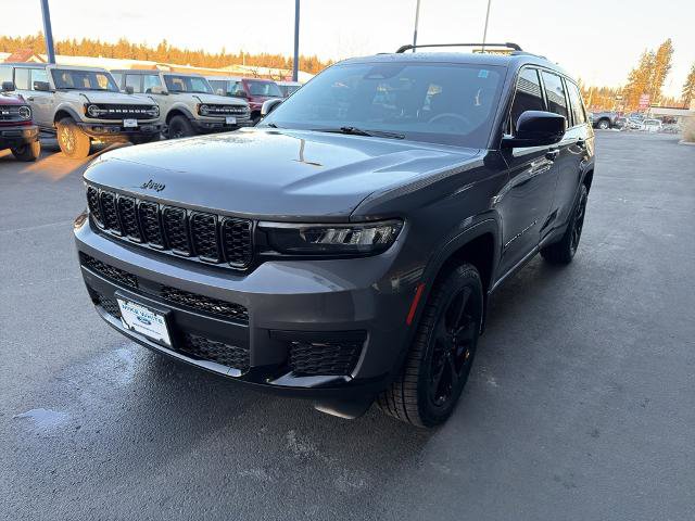 Used 2023 Jeep Grand Cherokee L Laredo image 3