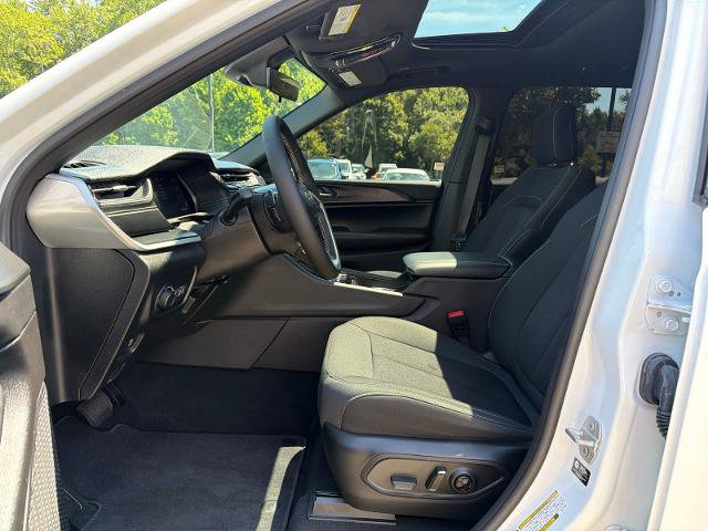 Used 2025 Jeep Grand Cherokee L Laredo AWD/4WD image 9