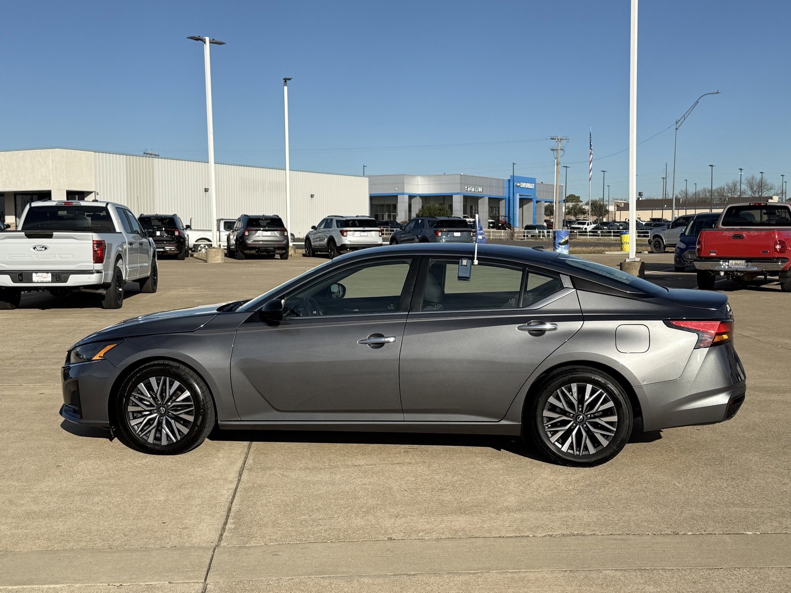 Used 2024 Nissan Altima 2.5 SV image 15