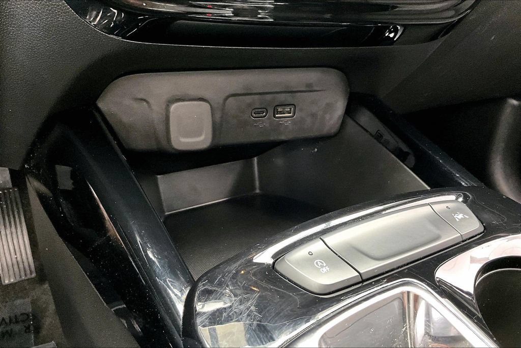 Used 2025 Chevrolet Trax RS w/ Driver Confidence Package FWD image 32