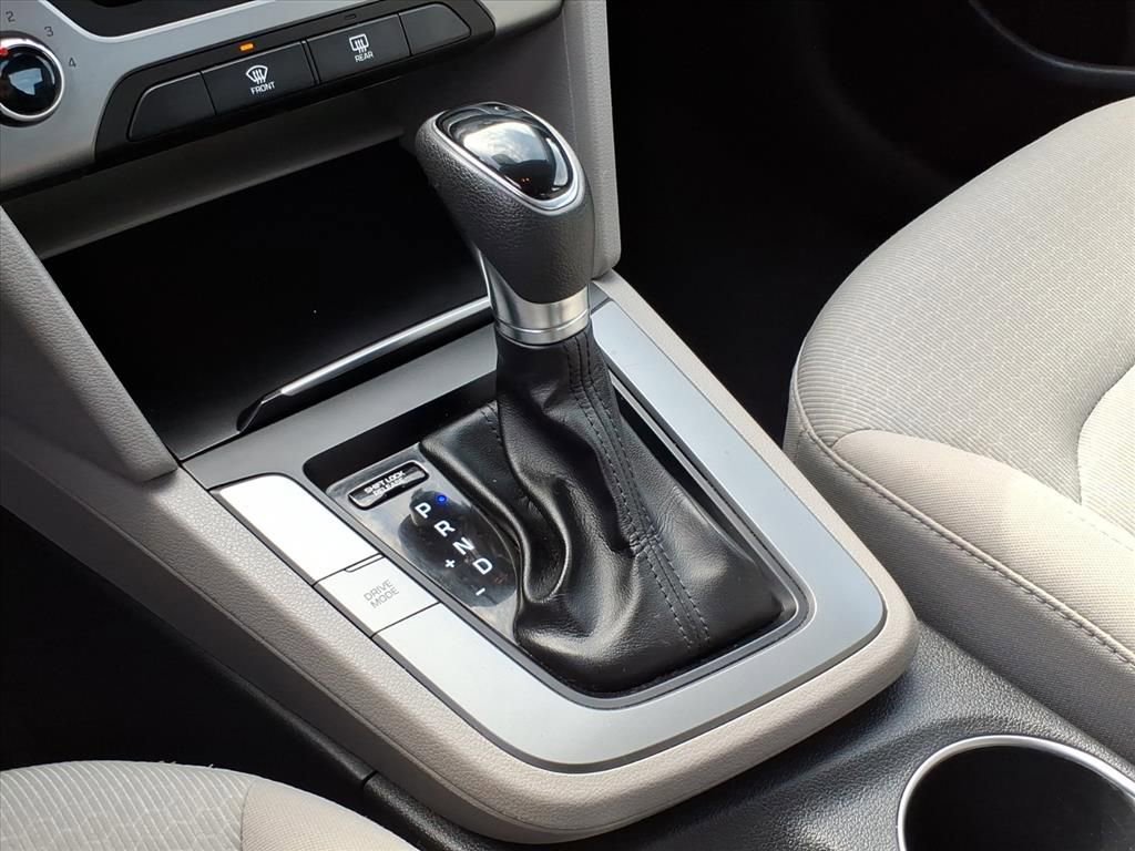 Used 2017 Hyundai Elantra SE FWD image 18