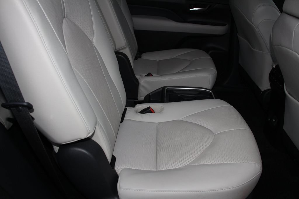 Used 2025 Toyota Grand Highlander AWD image 25