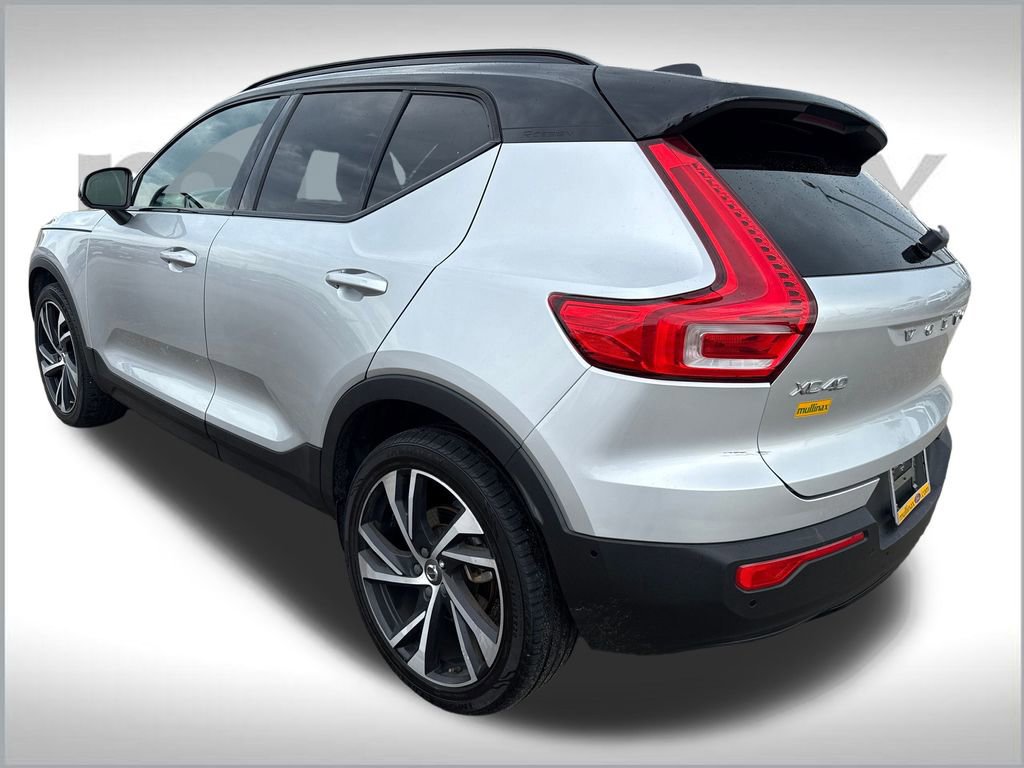 Used 2019 Volvo XC40 T5 R-Design image 2