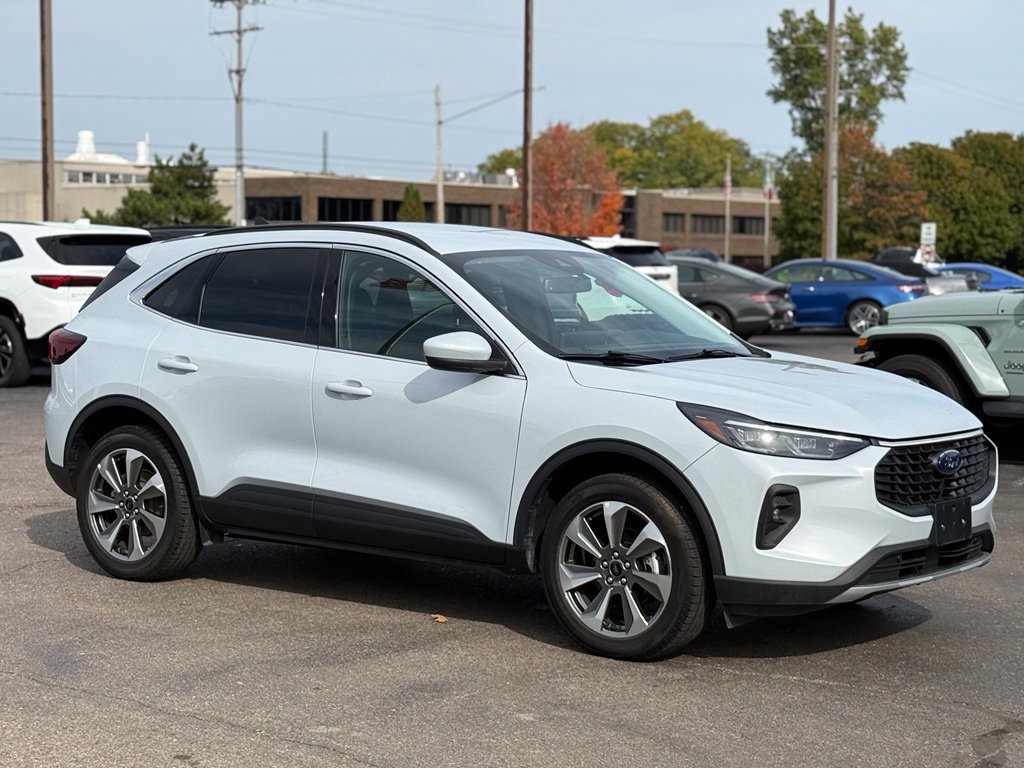 Certified 2025 Ford Escape Platinum AWD/4WD image 28