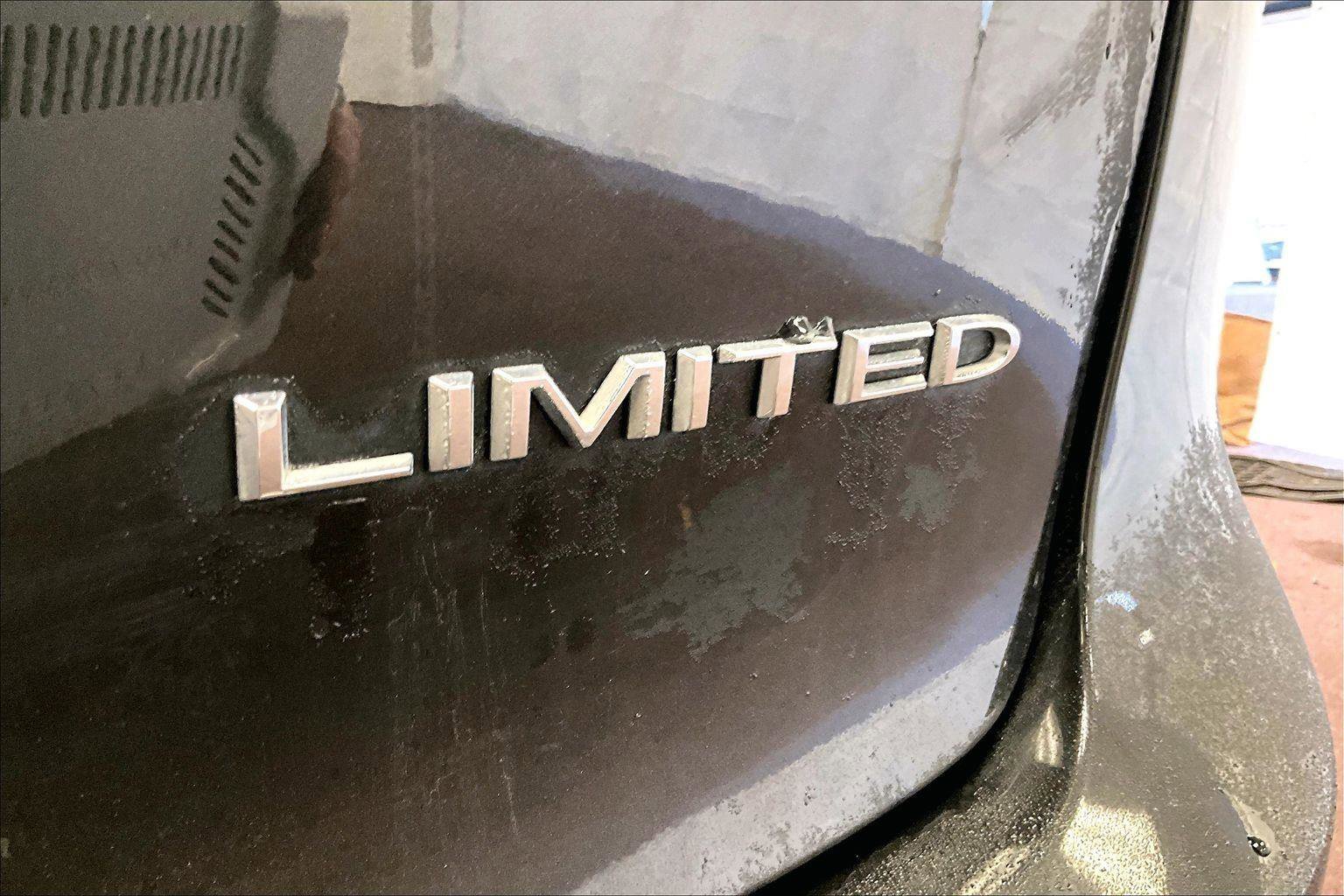 Used 2023 Chrysler Pacifica Limited image 13