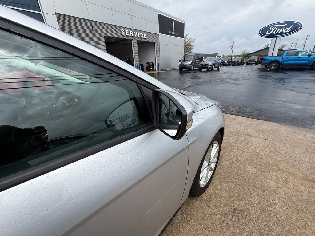 Certified 2017 Ford Focus SE FWD image 13