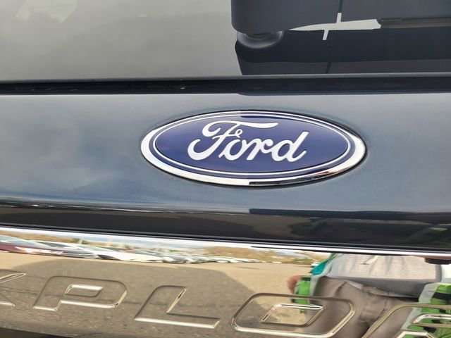 Certified 2023 Ford Explorer XLT w/ Equipment Group 202A image 7