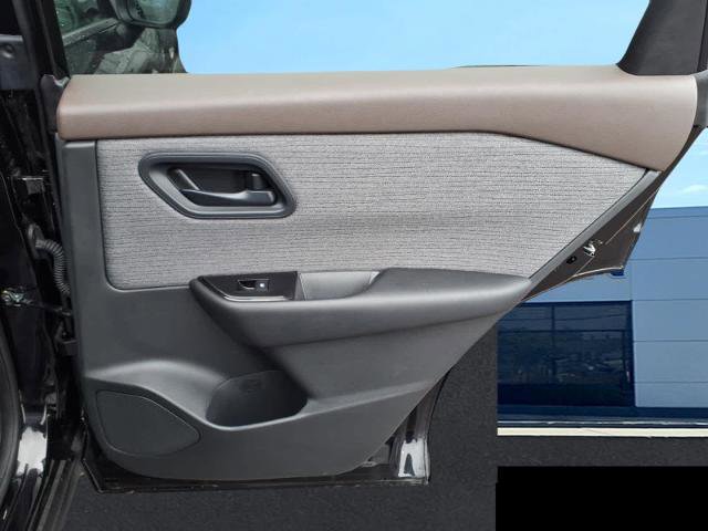 Used 2023 Nissan Rogue S image 12