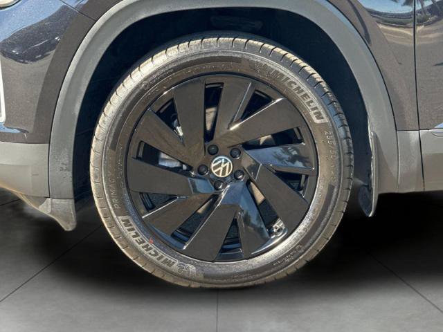 Used 2024 Volkswagen Atlas SE w/ Panoramic Sunroof Package FWD image 25