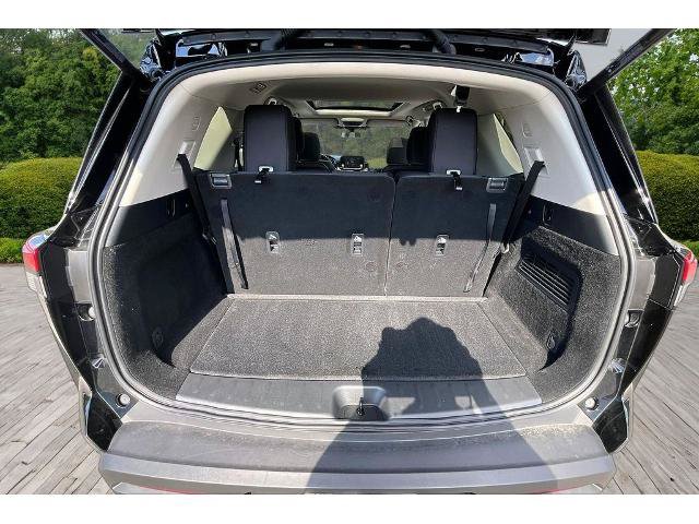 Used 2025 Nissan Pathfinder SV w/ SV Premium Package FWD image 22