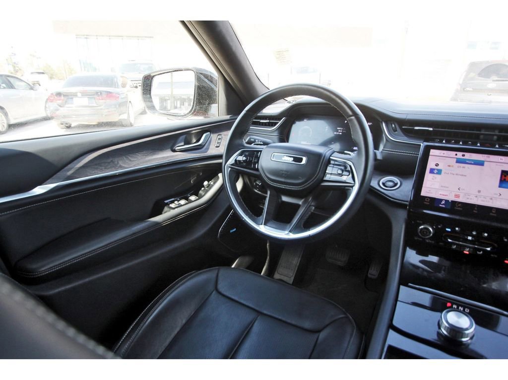 Used 2022 Jeep Grand Cherokee Overland image 11