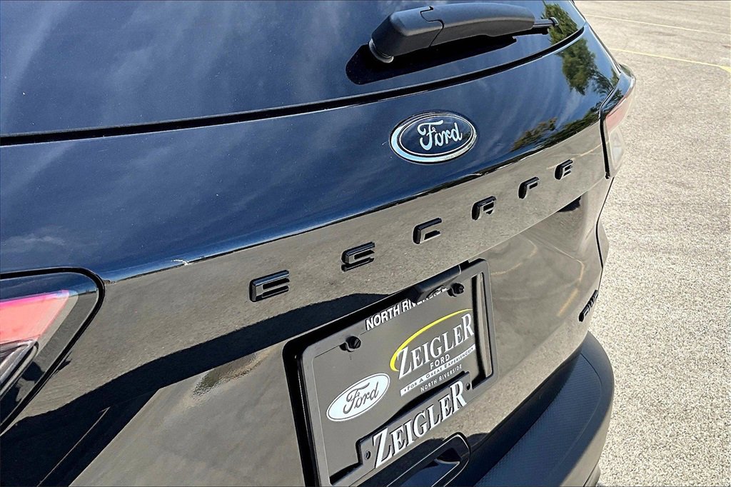 Certified 2022 Ford Escape SEL w/ SEL Stealth AWD Package image 8