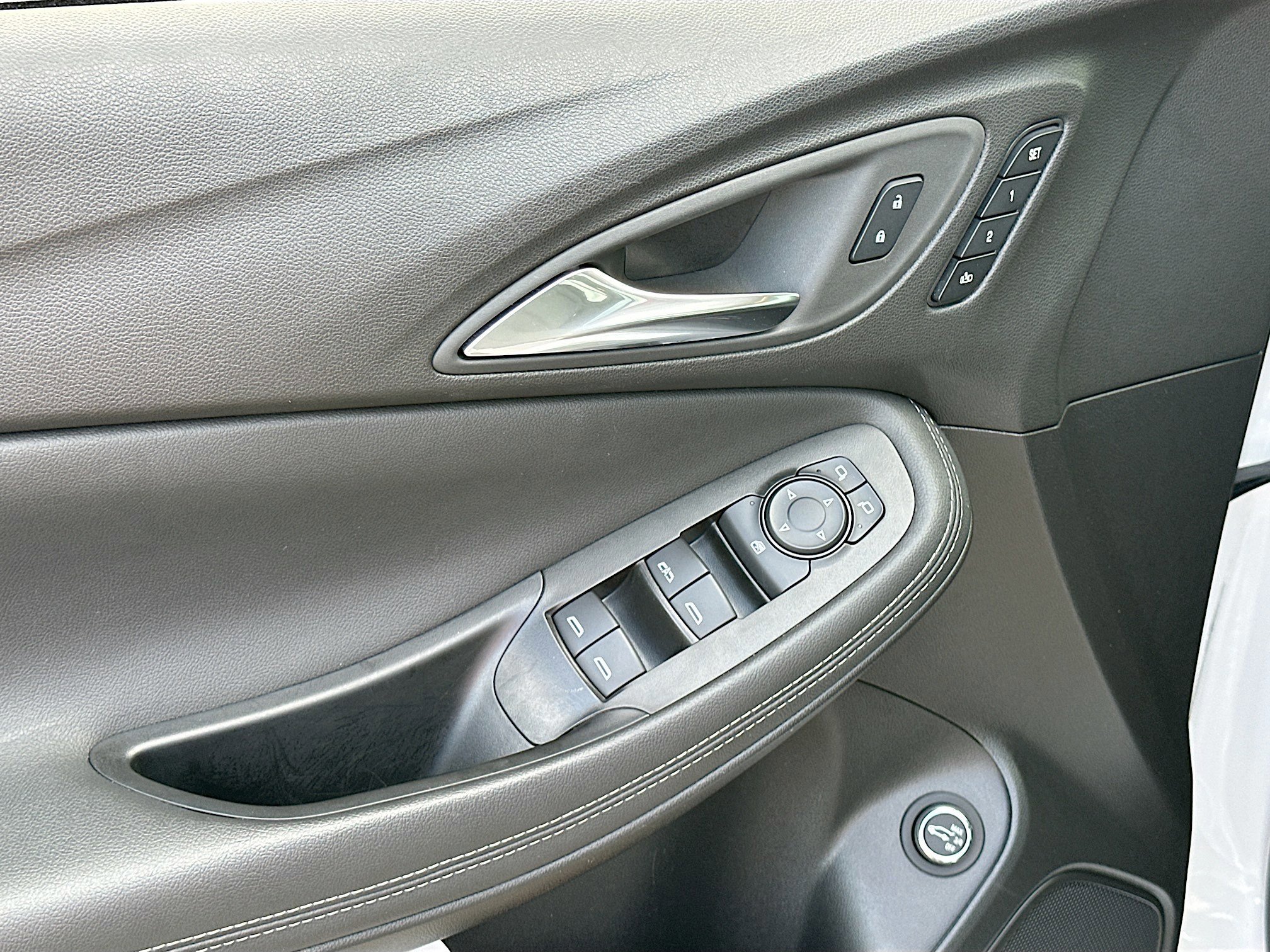 Used 2023 Buick Encore GX Essence w/ Experience Buick Package image 17