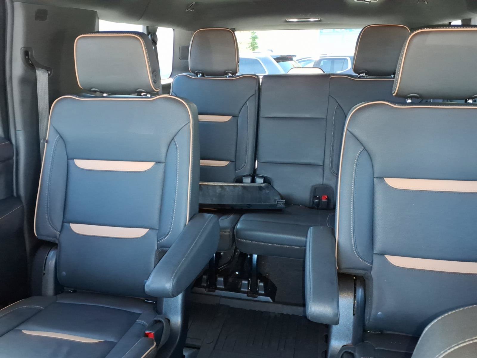 Used 2022 GMC Yukon XL AT4 AWD/4WD image 6