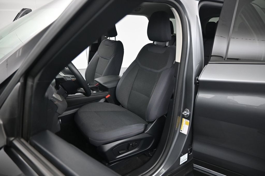 Certified 2025 Ford Explorer Active RWD image 9