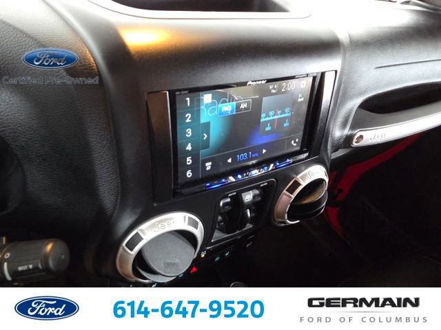 Used 2017 Jeep Wrangler Unlimited Rubicon w/ Connectivity Group AWD/4WD image 27