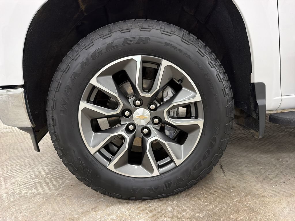 Used 2024 Chevrolet Silverado 1500 LT AWD/4WD image 13
