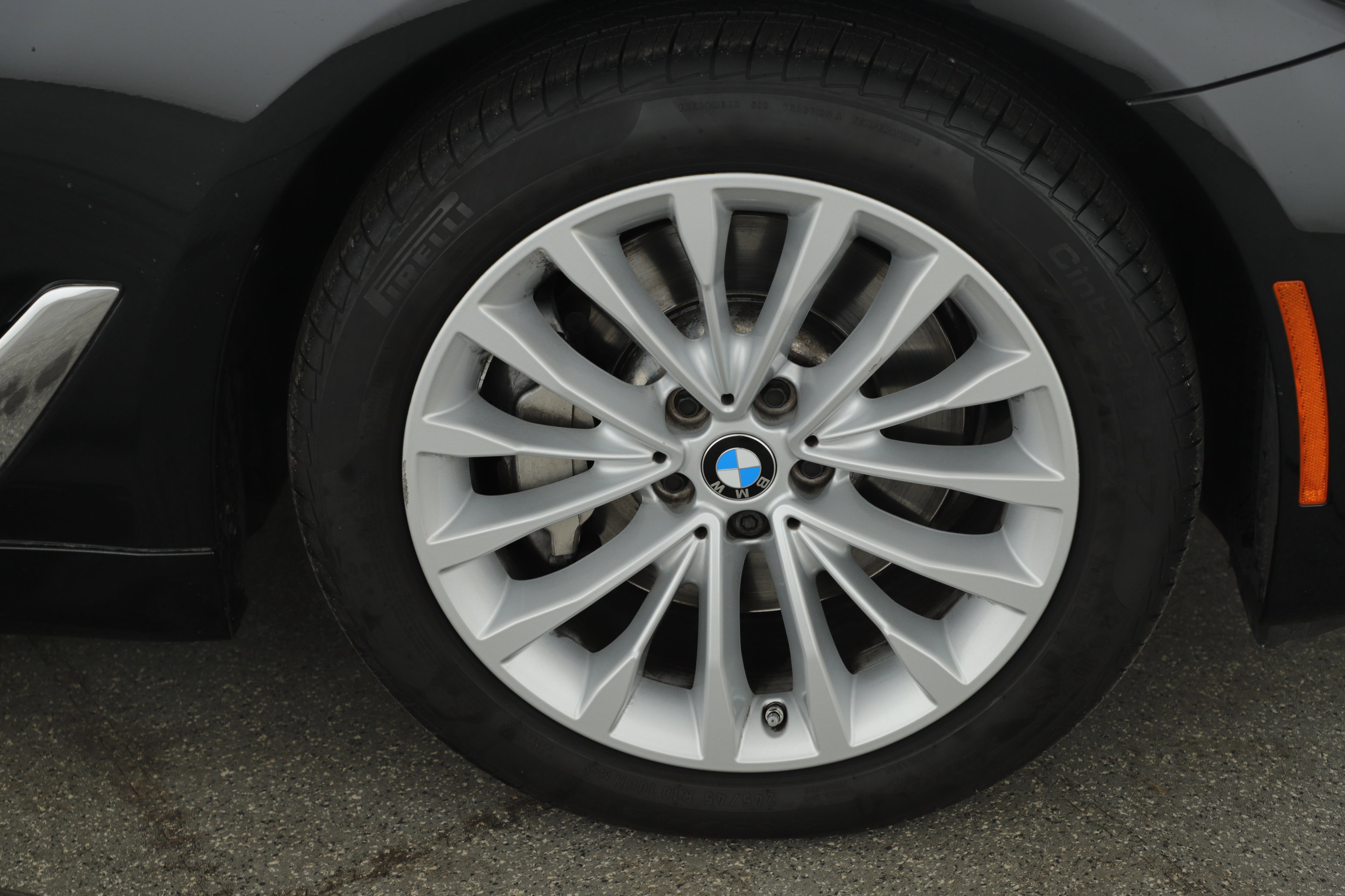 Used 2023 BMW 530i w/ Convenience Package image 5