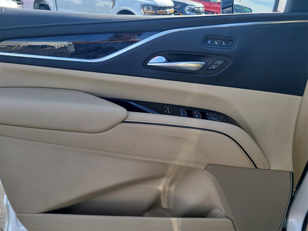 Used 2022 Cadillac Escalade ESV Premium Luxury image 16