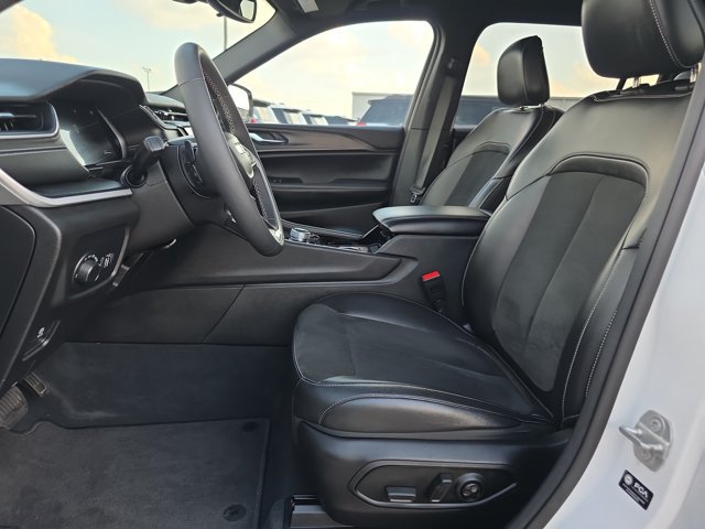 Used 2023 Jeep Grand Cherokee L Laredo AWD/4WD image 10