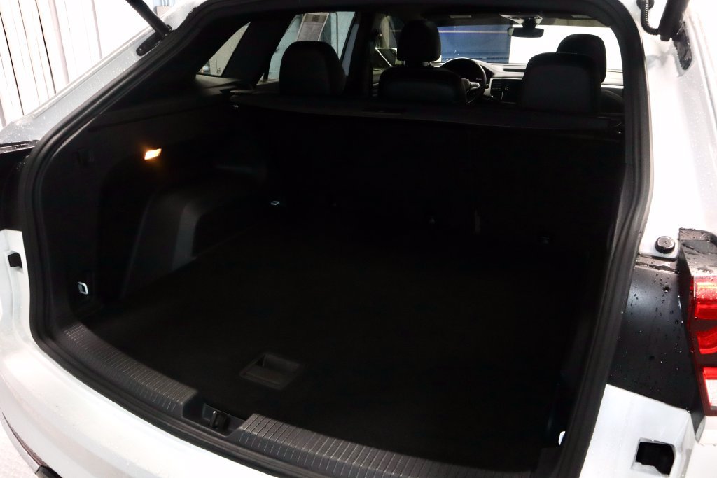 Used 2020 Volkswagen Atlas Cross Sport SEL Premium AWD/4WD image 15
