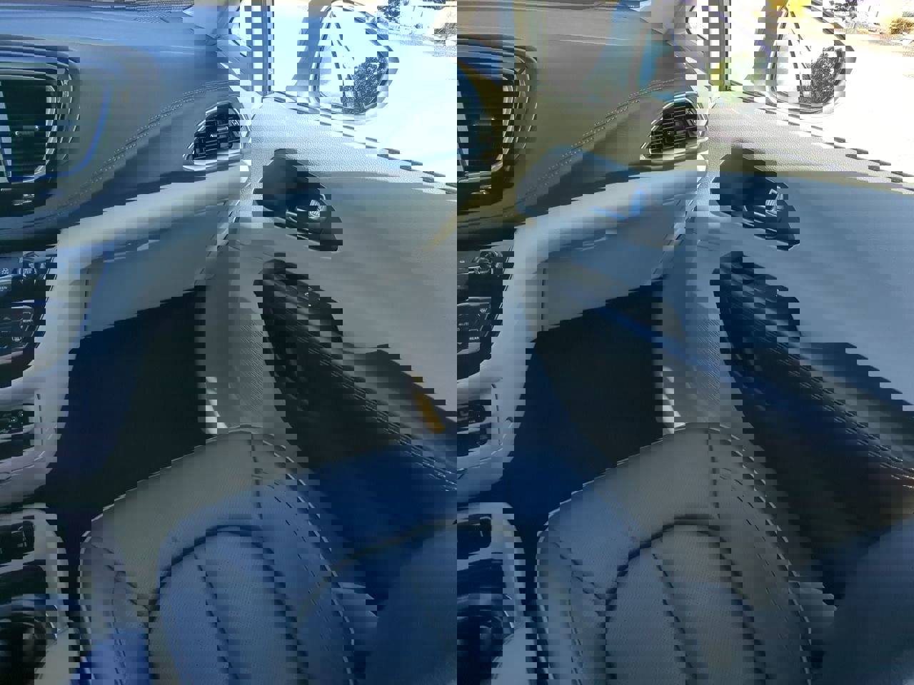 Used 2019 Chrysler Pacifica Limited w/ 8-pass Seating Package image 15