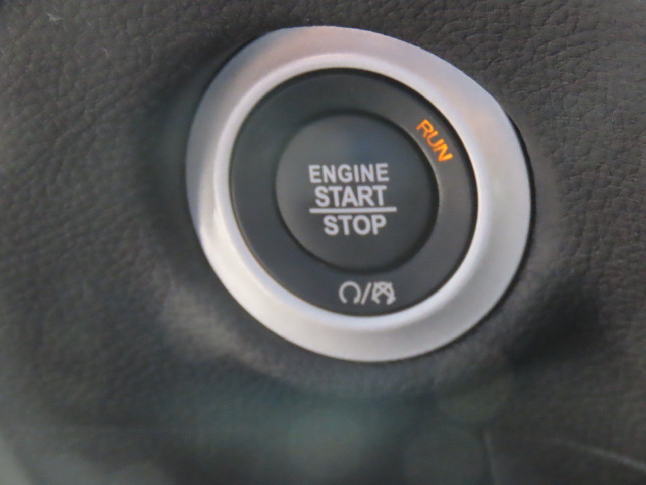 Used 2025 Chrysler Pacifica Limited FWD image 28