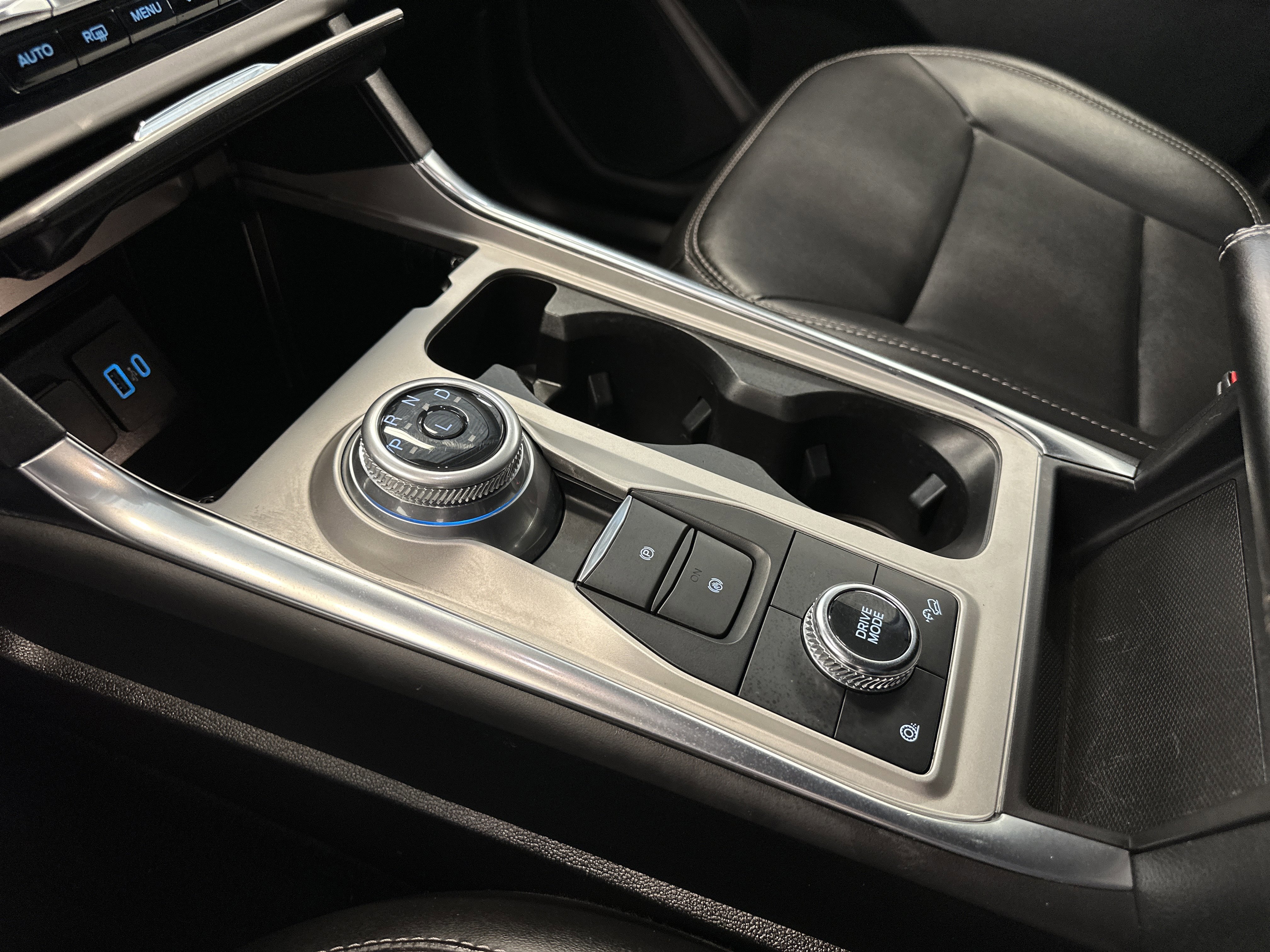 Certified 2022 Ford Explorer XLT w/ Equipment Group 202A image 32