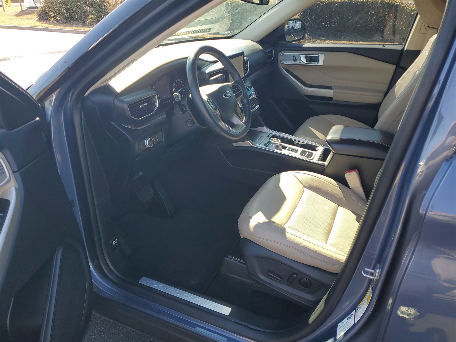 Certified 2021 Ford Explorer Limited w/ Equipment Group 301A image 17