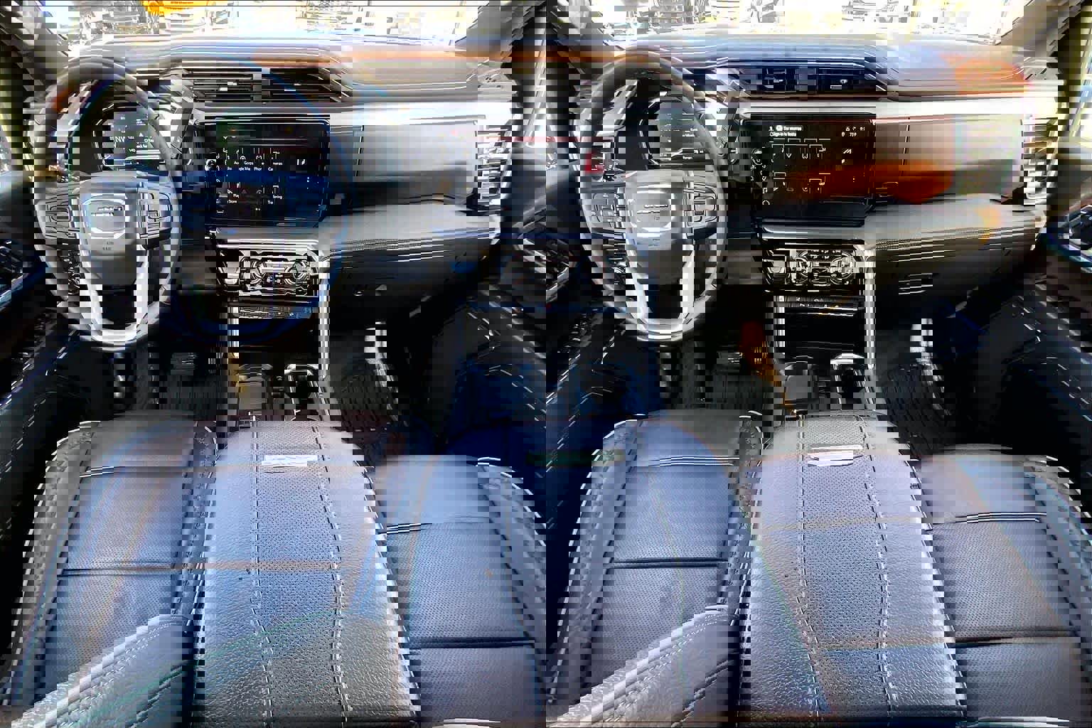 Used 2025 GMC Sierra 2500 Denali w/ Denali Reserve Package image 14