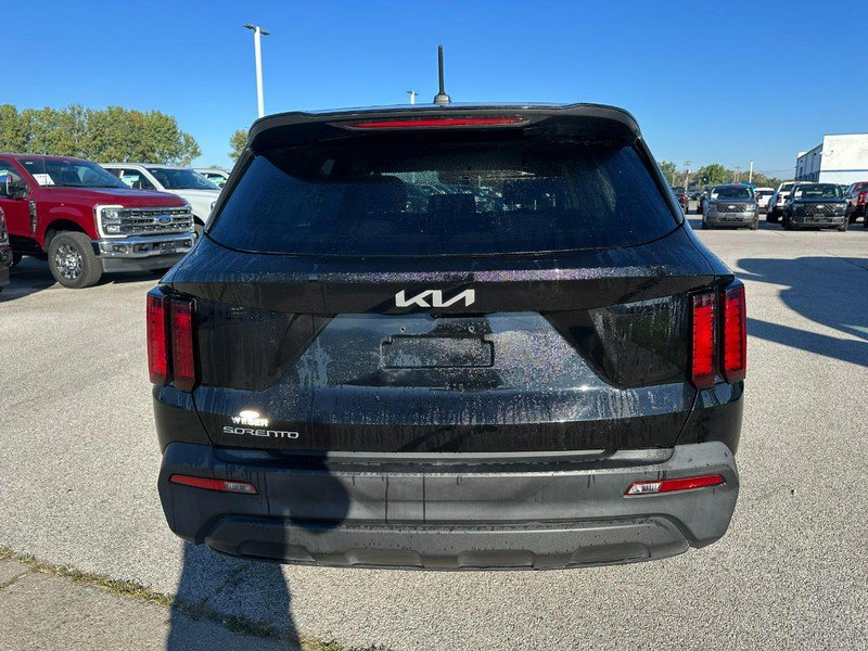 Used 2023 Kia Sorento LX image 4