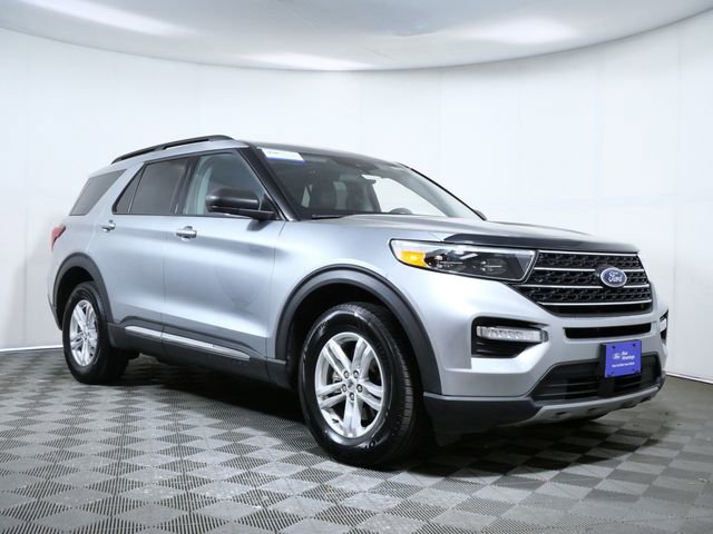 Certified 2024 Ford Explorer XLT w/ Equipment Group 202A AWD/4WD image 1