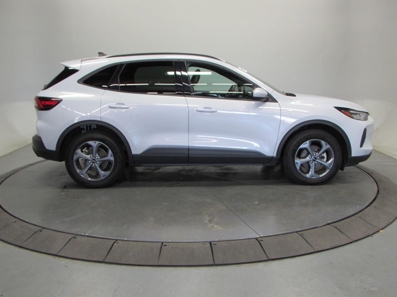 Certified 2025 Ford Escape ST-Line Select AWD/4WD image 8