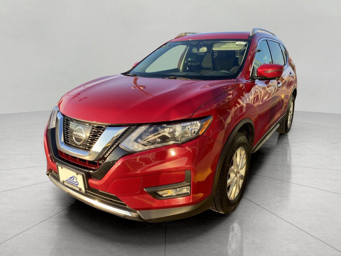 Used 2017 Nissan Rogue SV w/ Sun & Sound Touring Package AWD/4WD image 4
