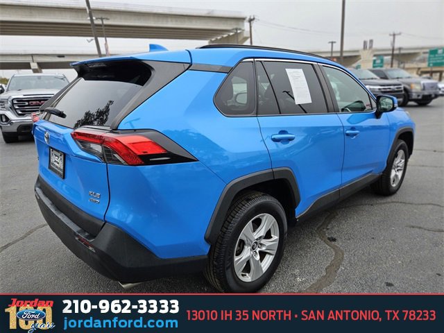 Used 2021 Toyota RAV4 XLE image 5