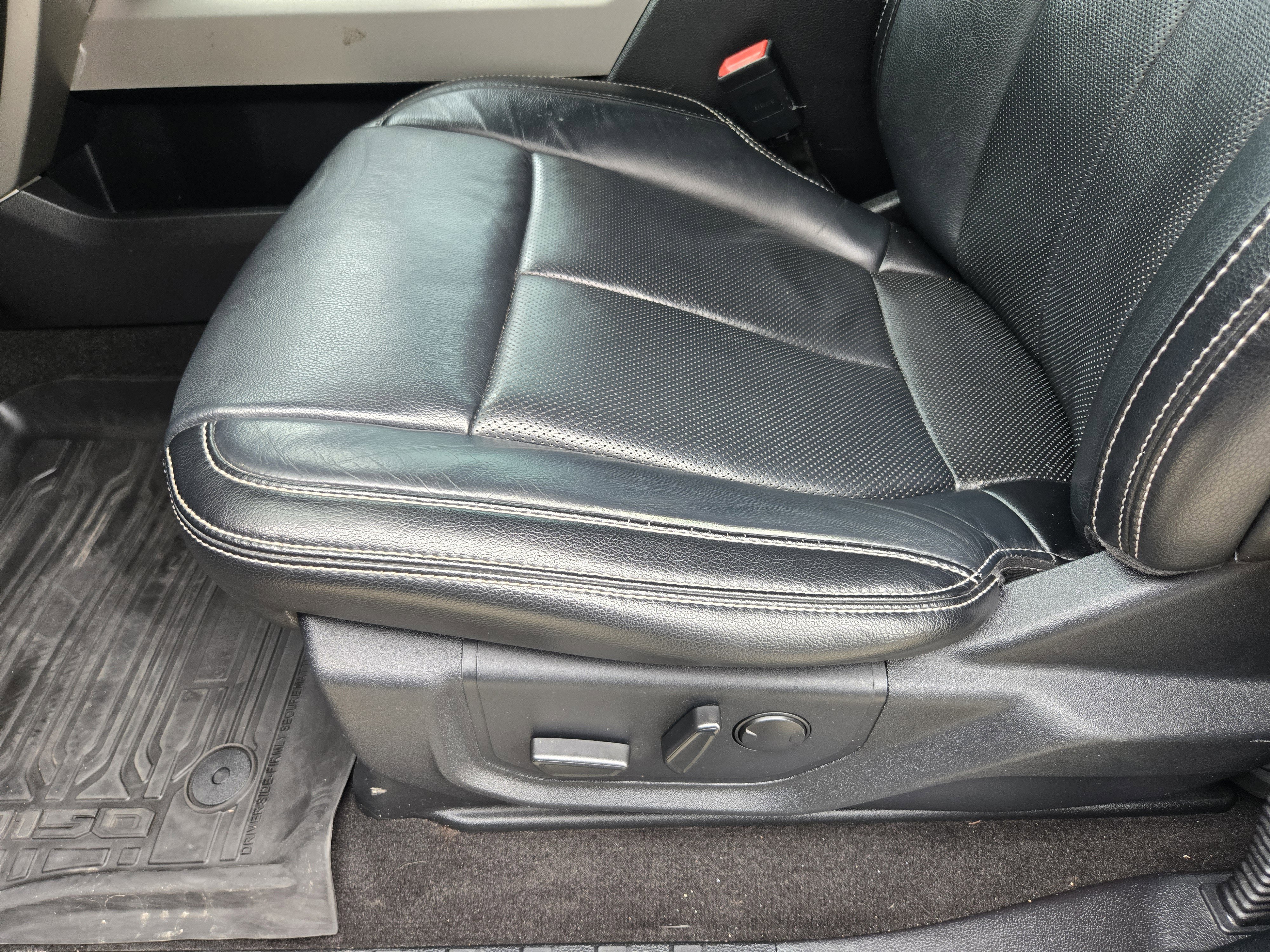 Certified 2019 Ford F150 Lariat w/ Equipment Group 502A Luxury image 18